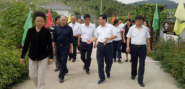 湖南省副省长隋忠诚走进北京资源集团湘西黑猪产业园调研领导