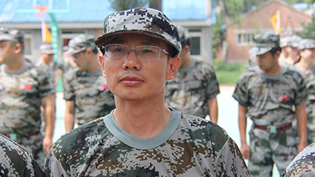 刘钧贻董事长参与军训